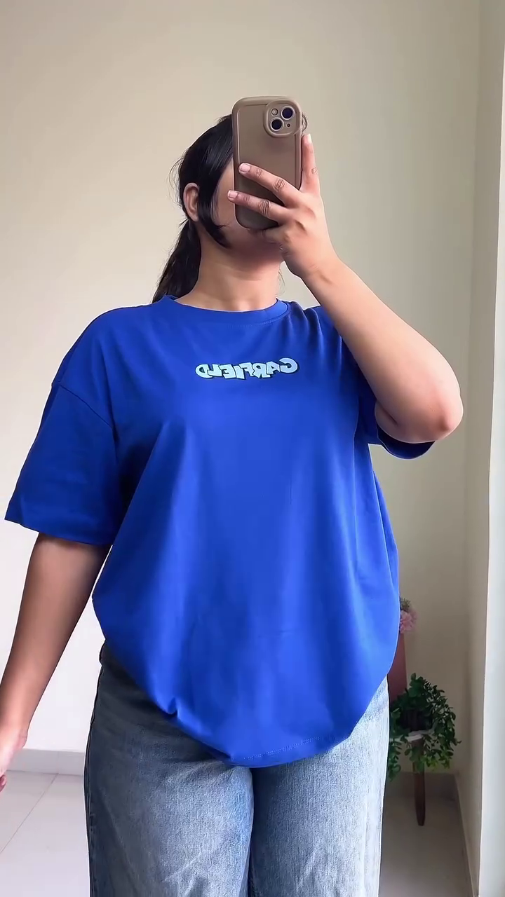 Oversized Graphic T-Shirt with Artistic Headphone Illustration - Image 4